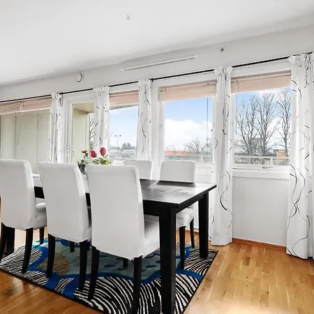 Apartment 2 Bedroom Spacious Family Friendly Easy Access To Bus, Shops