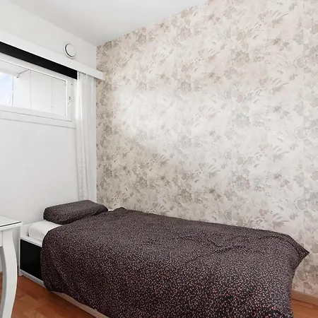 2 Bedroom Spacious Family Friendly Easy Access To Bus, Shops Apartment *